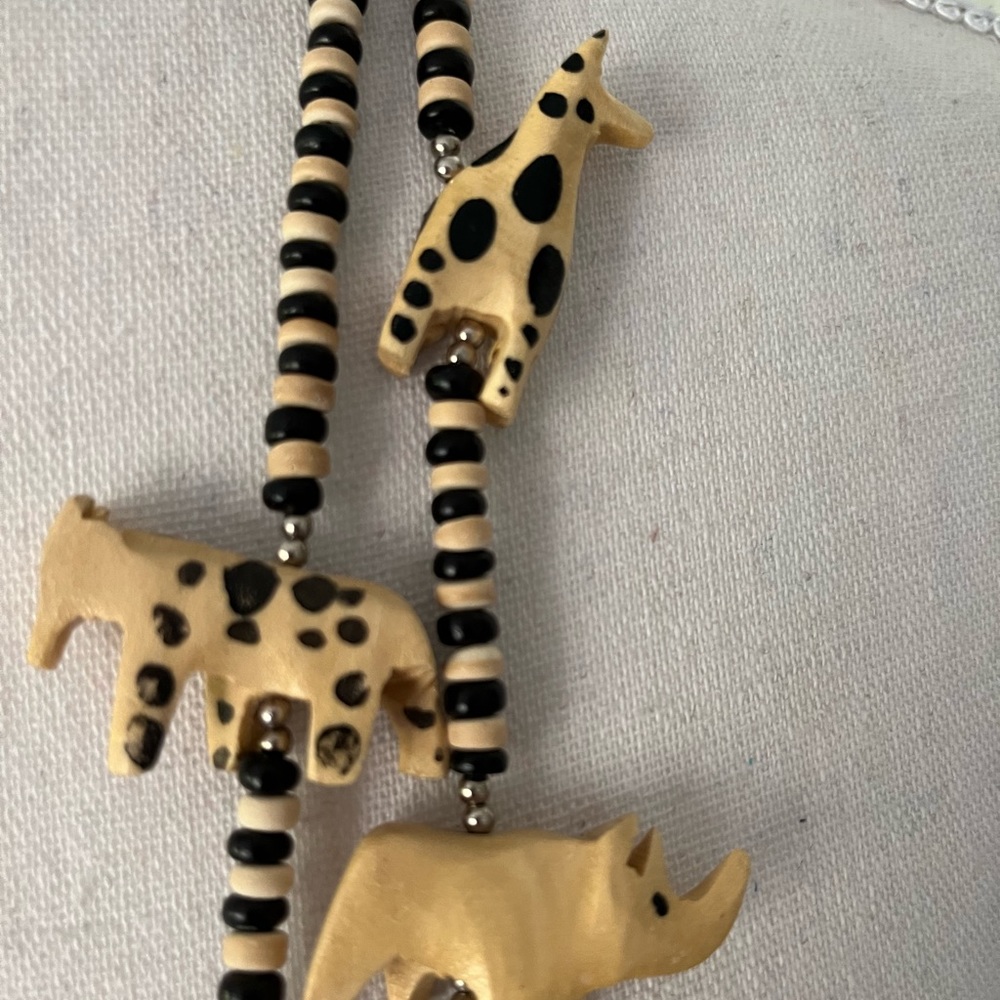 Safari animal necklace and earrings set - Picture 2 of 4